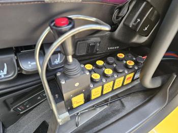 Volvo FM 420 6x2*4 / 28 tm KRAAN + HAAKARM